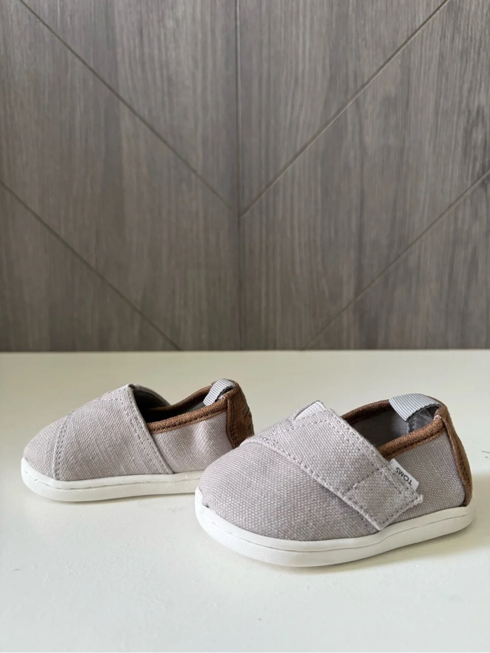 Toms Toddler Hook-and-Loop Canvas Shoes in Light Gray with Brown Trim